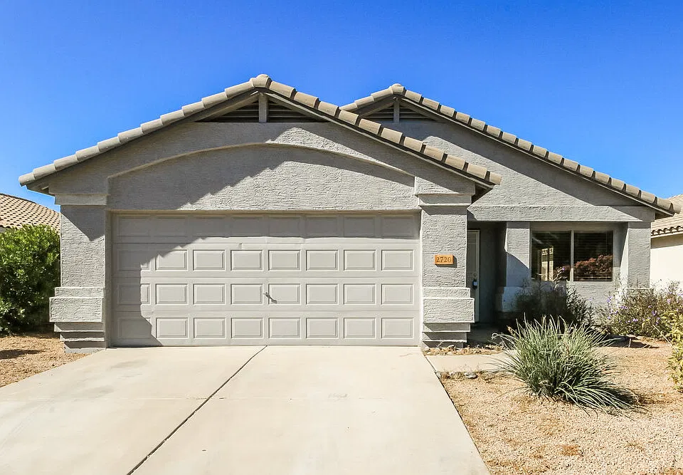 2720 S Compton