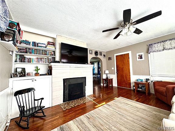 5th image of 210 N 13th St