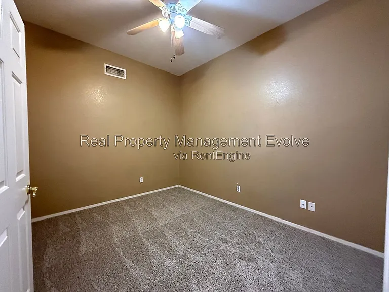 1021 W Park Ave — Photo 12