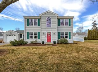 28 Russell Rd, Falmouth, MA 02540