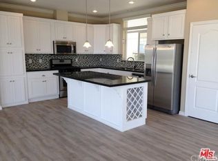 102 Pawnee Ln, Topanga, CA 90290