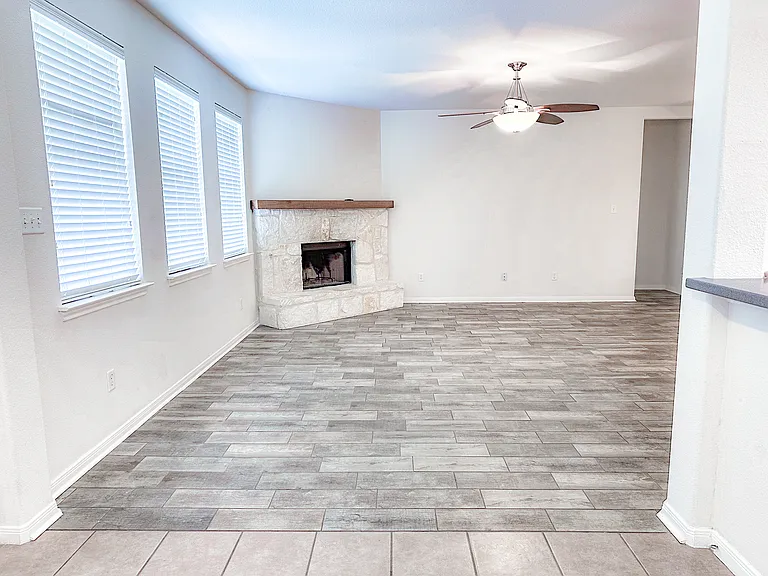 2033 Dove Crossing Dr — Photo 7
