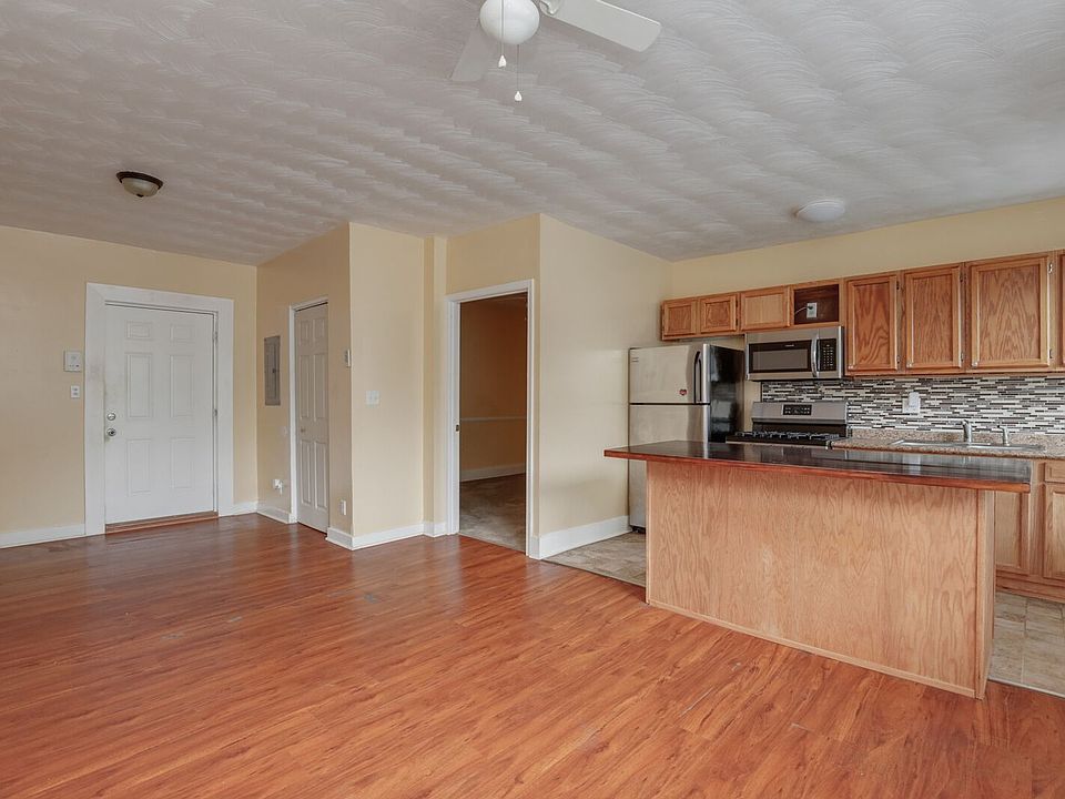 1st image of 9335 Buckman Ave #B3