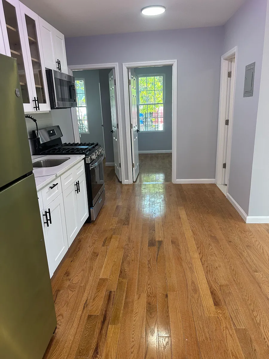 Building Photo - 3737 White Plains Rd #4