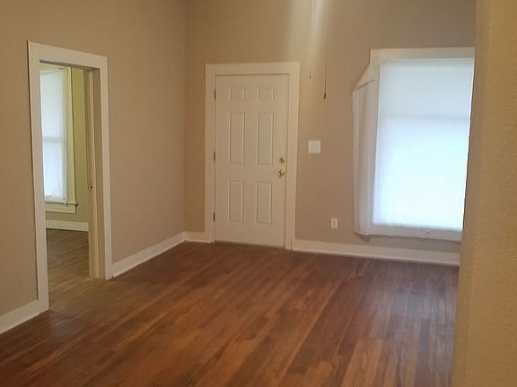 3rd image of 202 N Pesotum Ave