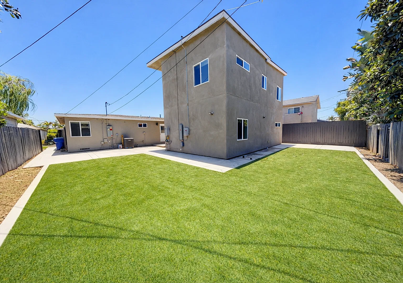 4BD/2BA w Large Deck! — Photo 1