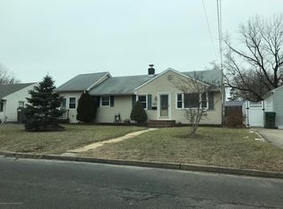 21 Reynolds Dr, Eatontown, NJ 07724