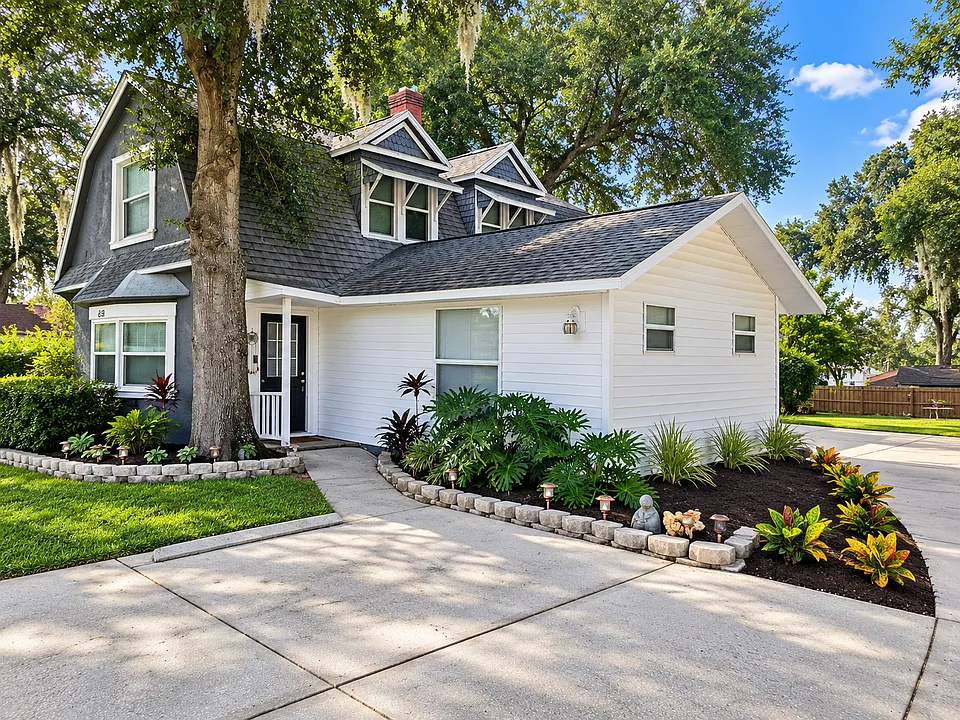 628 W Minneola Ave