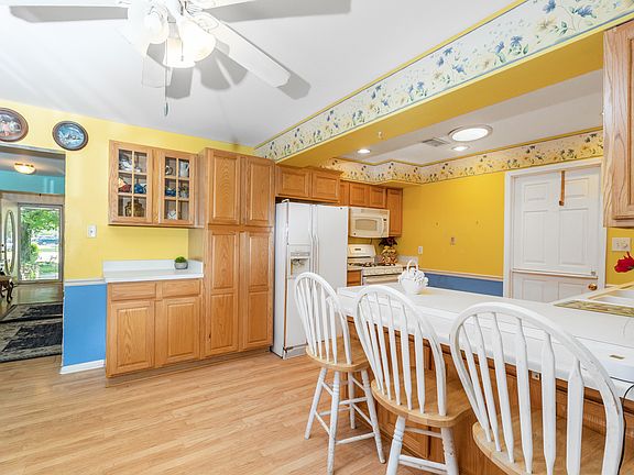 2nd image of 6024 W 124th St