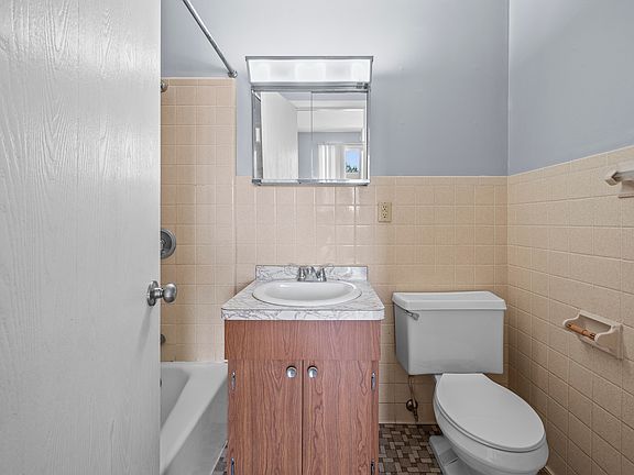 3rd image of 521 W 11th St APT 3