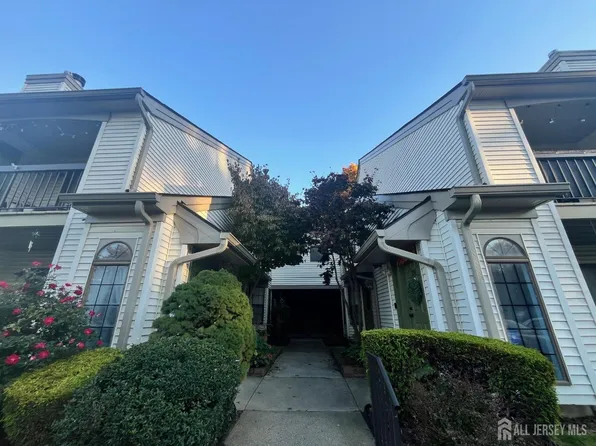2212 Bayhead Dr, Parlin, NJ 08859