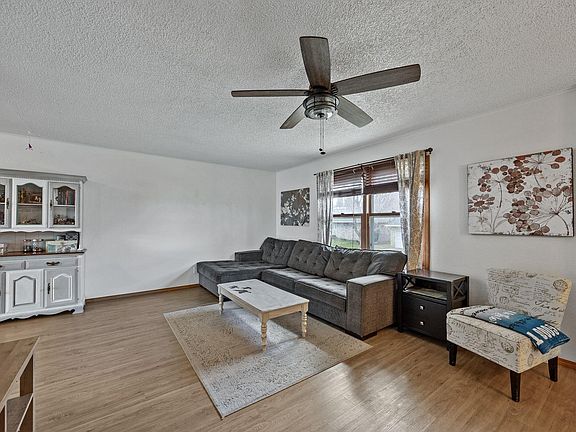 3rd image of 805 4th Ave SW