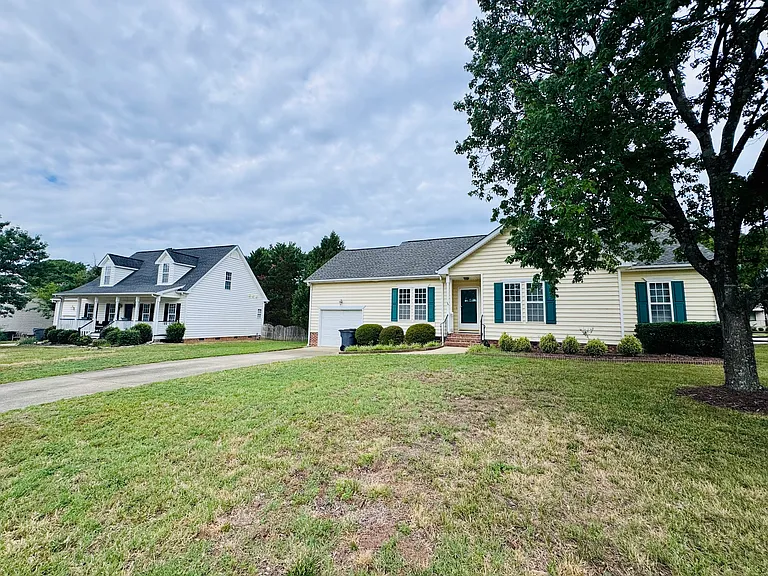 320 Springside Dr — Photo 3