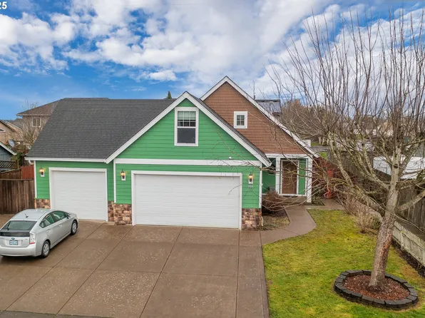 866 N 7th St, Harrisburg, OR 97446