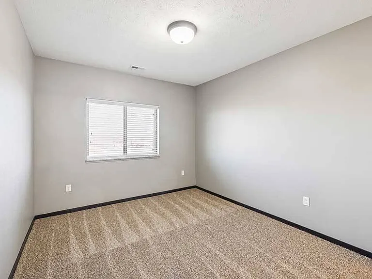 The Flats at 84 — Photo 114