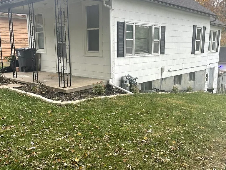 1223 E Washington Ave — Photo 1