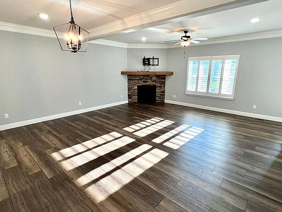 3rd image of 108 Red Oak Ln