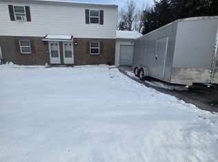 1884 Pineview Dr, York, PA 17408