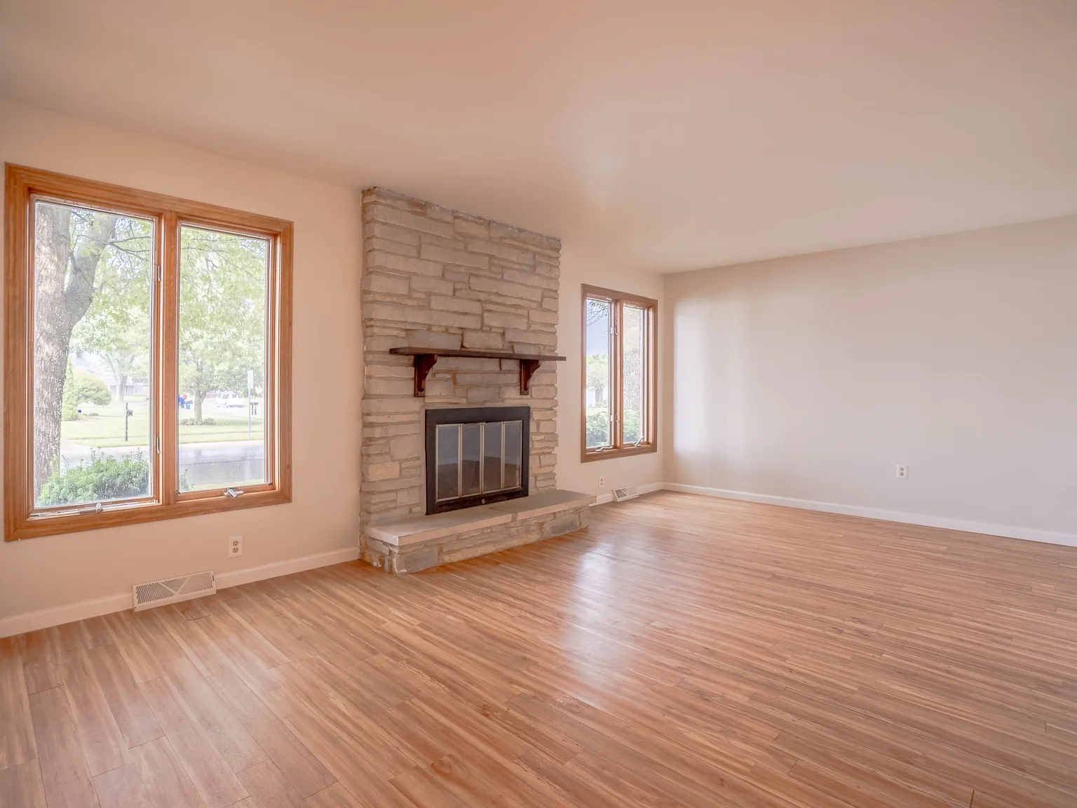 2 bed, 1.5 bath, 1400 sqft, $1,645 — Photo 1
