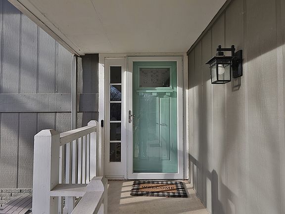 3rd image of 912 Park Ln