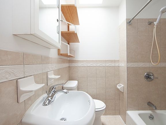 5th image of 252 Wyckoff St APT 4L