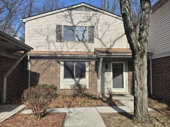 26728 Farmbrook Villa Dr, Southfield, MI 48034
