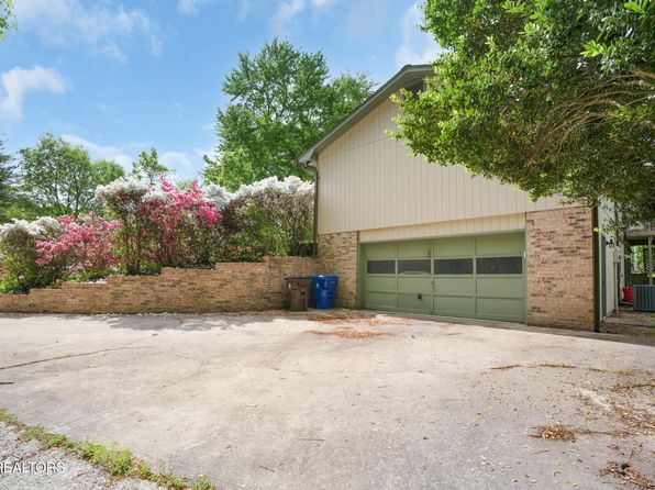 133 Hendrix Dr, Oak Ridge, TN 37830