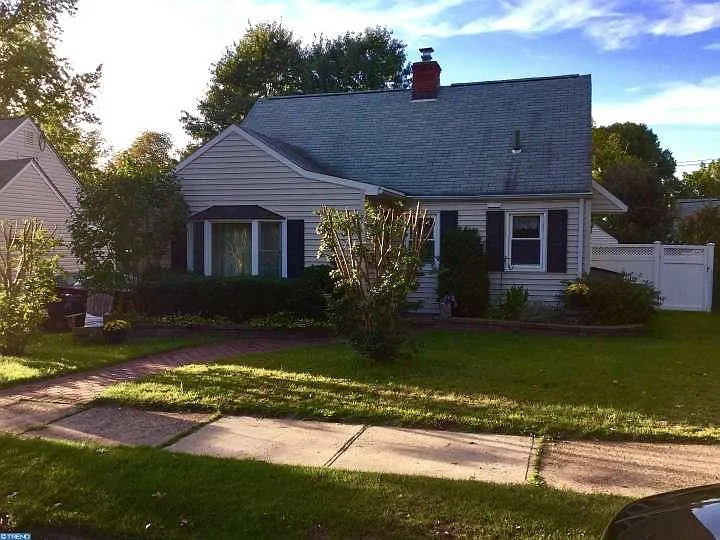320 Hillcrest Ave photo 1