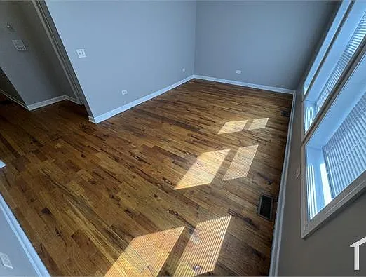 110 N Menard Ave — Photo 9