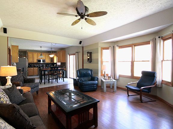 3rd image of 32944 Durrell Ave