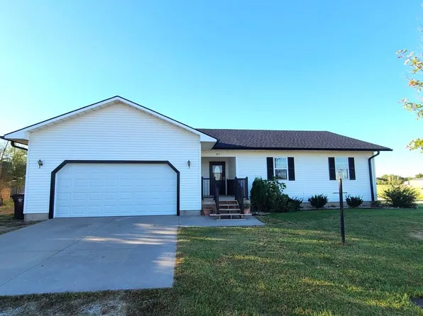 309 W 5th St, Marquette, KS 67464