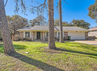 808 Stratford Dr, Bedford, TX 76021