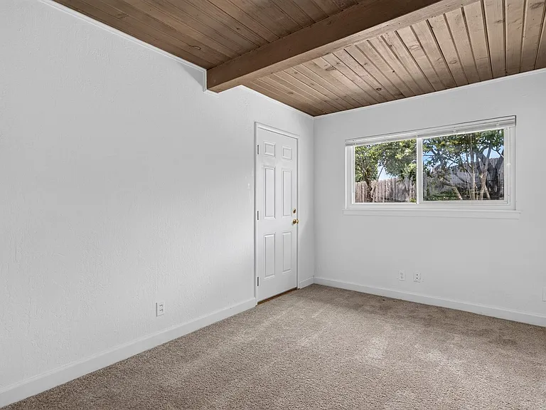 3100 Hacienda Dr — Photo 15