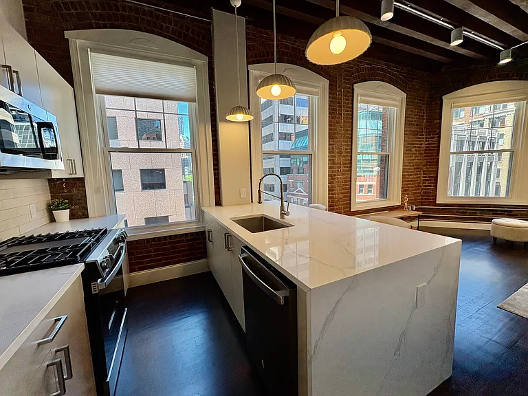 281 Franklin St — Photo 9