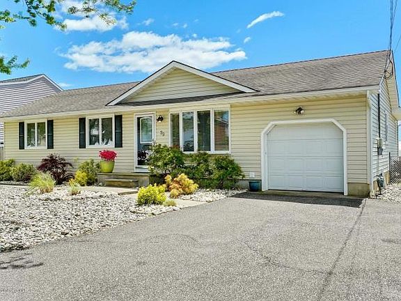 3rd image of 29 Kingston Ave