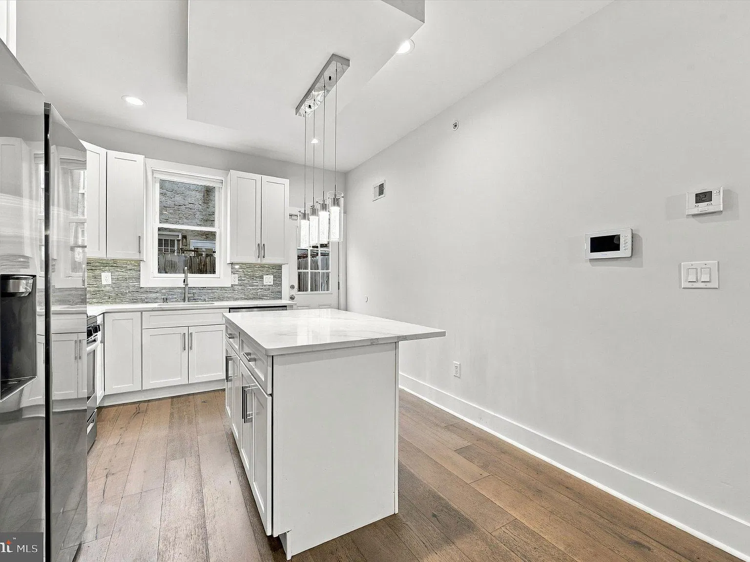 3 bed, 3.0 bath, 2000 sqft, $2,654 — Photo 4