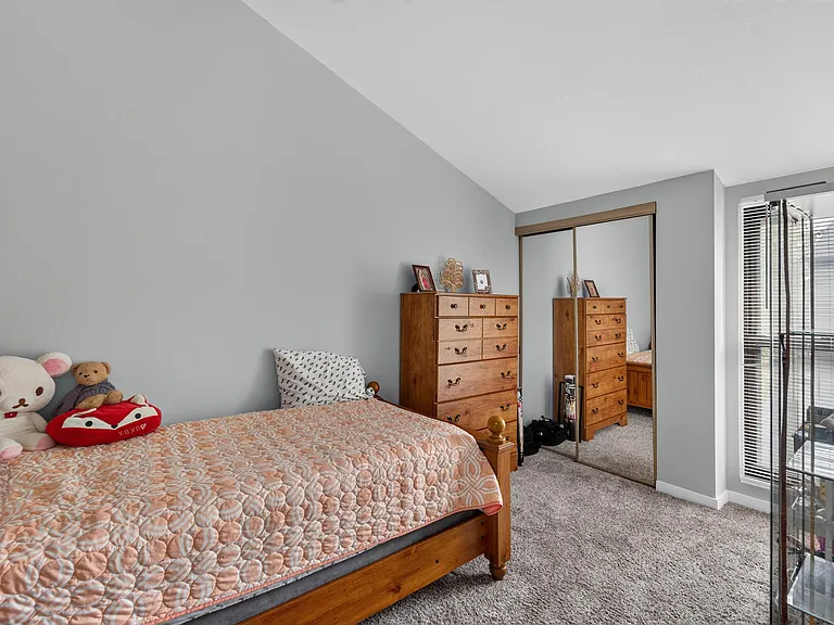 1421 W Edgerton Ave — Photo 14