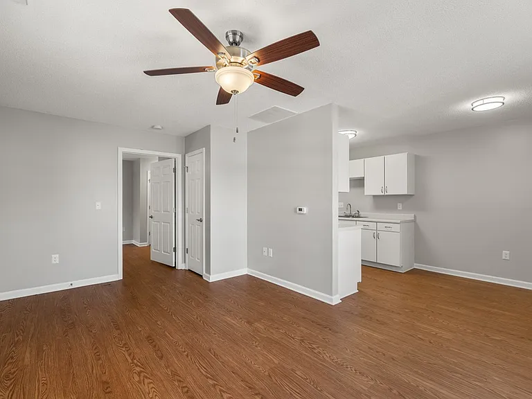 Kings Mill Apartments — Photo 9