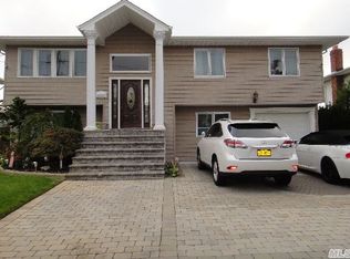 2911 Charlotte Dr, Merrick, NY 11566