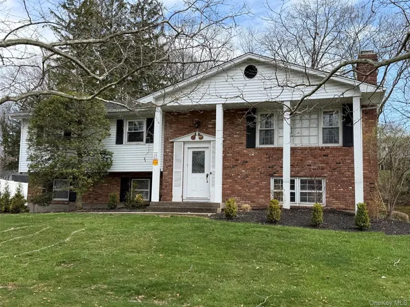 32 Wayne Lane, Tappan, NY 10983