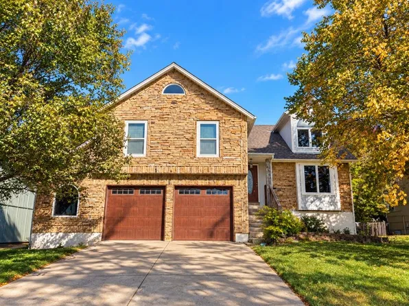 400 SW Seagull St, Lees Summit, MO 64082