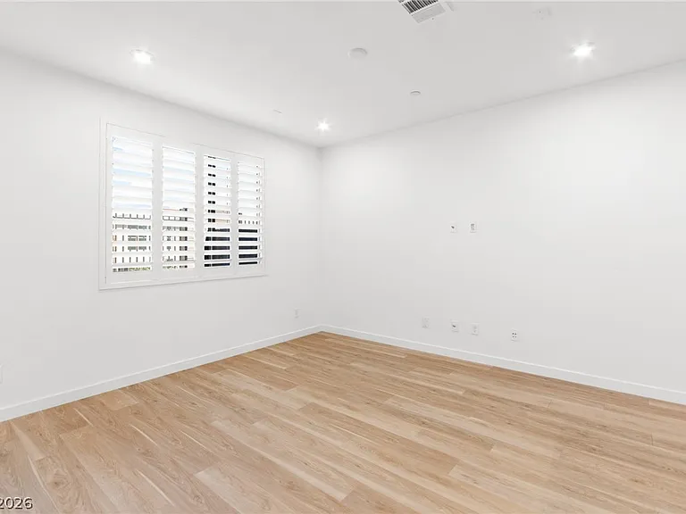 680 Echelon St — Photo 15