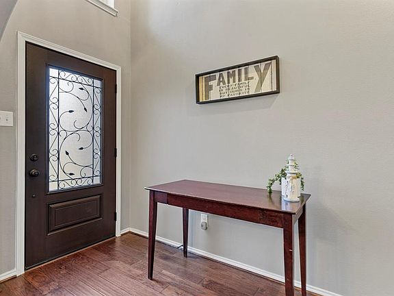 4th image of 8432 Gentian Dr