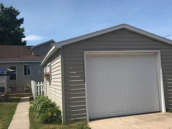 3rd image of 1323 Dakota Ave