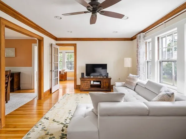 120 Elm St #2, Belmont, MA 02478