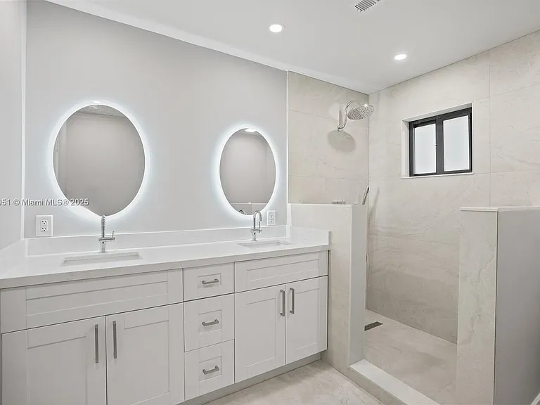 8081 SW 139th Ter — Photo 5