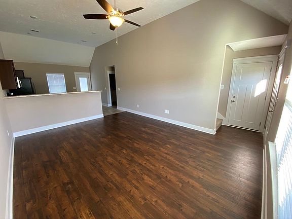 Living-room, angle 2