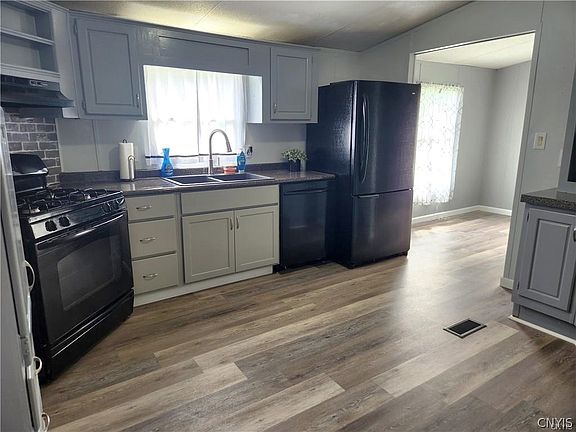 5th image of 50 Barker Rd