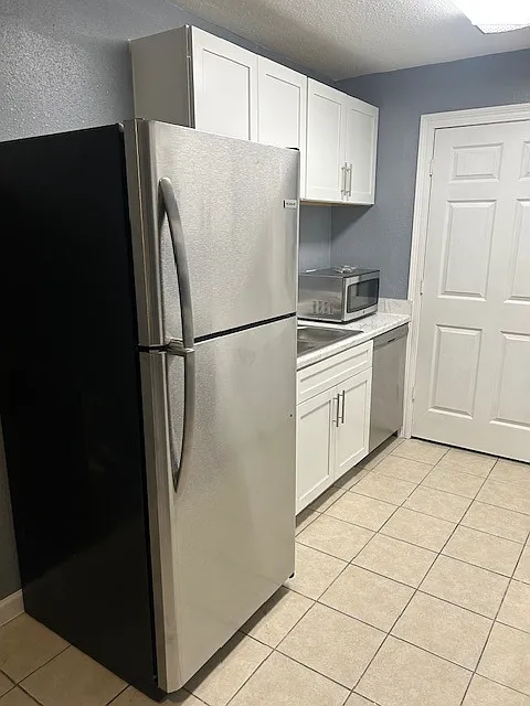 2BR/2BA Newly Renovated apartment — Photo 3