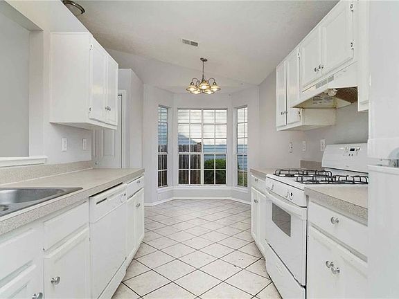 3rd image of 1950 Surrey Hill Cir